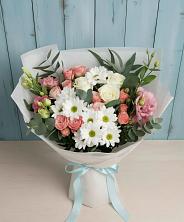 Букет цветов из:  Розы, Лизиантусы и Хризантемы в Манычском