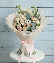 Букет цветов из:  Розы и Лизиантусы в Манычском