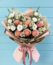 Букет цветов из:  Розы, Альстромерии и Лизиантусы в Манычском
