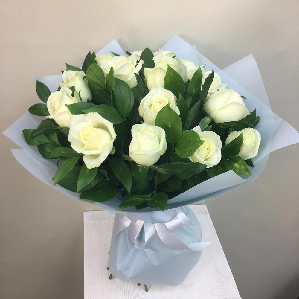 Букет 15 Белых роз Проуд в Манычском