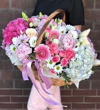 Композиция солнечный день в Манычском Цветочная композиция из Розы, Хризантемы, Пионы и Лизиантусы в корзине в Манычском