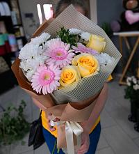 Букет цветов из:  Герберы, Розы и Хризантемы в Манычском