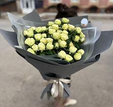 Букет Белые кустовые розы Солинеро в Манычском