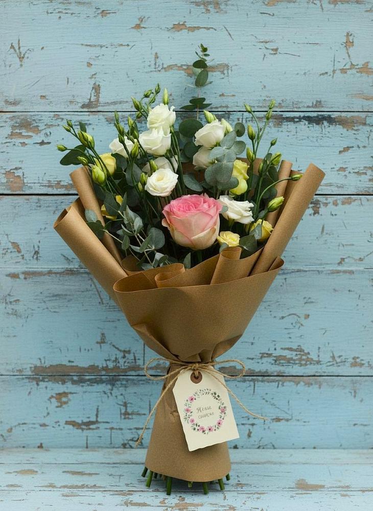 Букет цветов из: Розы и Лизиантусы в Манычском