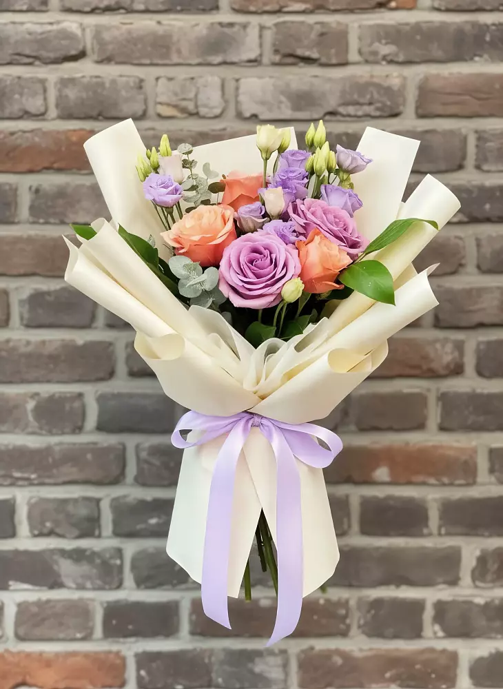 Букет цветов из: Лизиантусы и Розы в Манычском