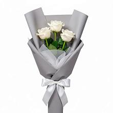 Букет 3 белые розы в Манычском