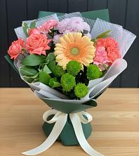 Букет цветов из:  Гвоздики, Розы, Герберы и Хризантемы в Манычском