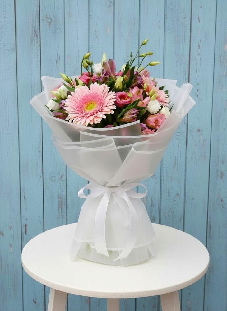 Букет цветов из: Герберы, Альстромерии и Лизиантусы в Манычском