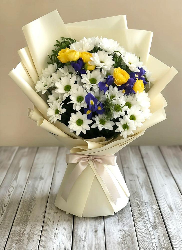 Букет цветов из: Ирисы, Хризантемы и Розы в Манычском