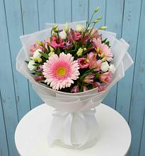 Букет цветов из:  Герберы, Альстромерии и Лизиантусы в Манычском