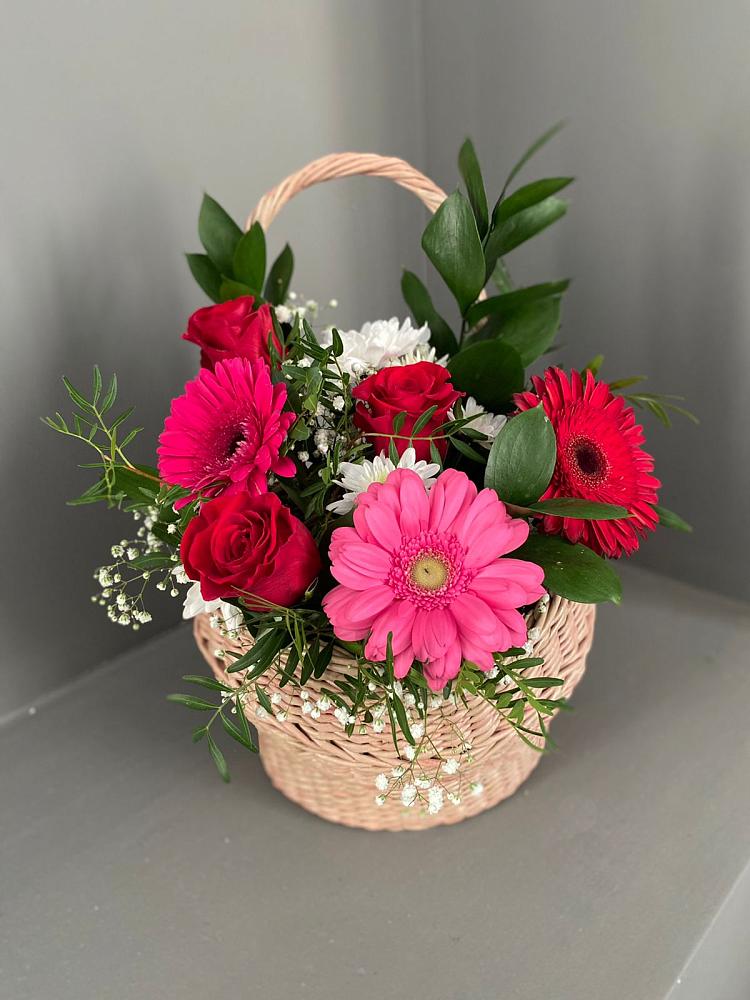 Цветочная композиция из Розы, Хризантемы и Герберы в корзине в Манычском