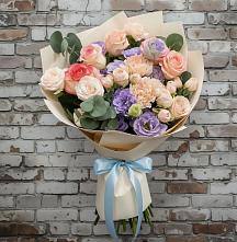 Букет цветов из:  Розы, Лизиантусы и Гвоздики в Манычском