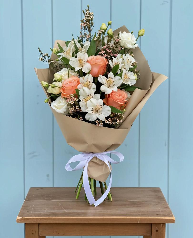 Букет цветов из: Альстромерии, Лизиантусы, Розы и Хризантемы в Манычском